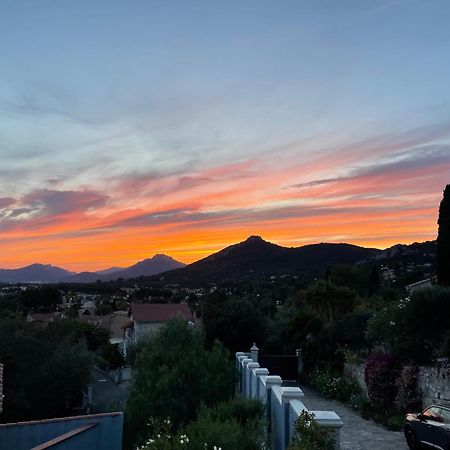 Apartamento Les Trefles Hyères Exterior foto